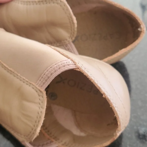 Capezio E-Series Jazz Slip On Jazz Shoes - Caramel 3.5 M - Picture 8 of 12